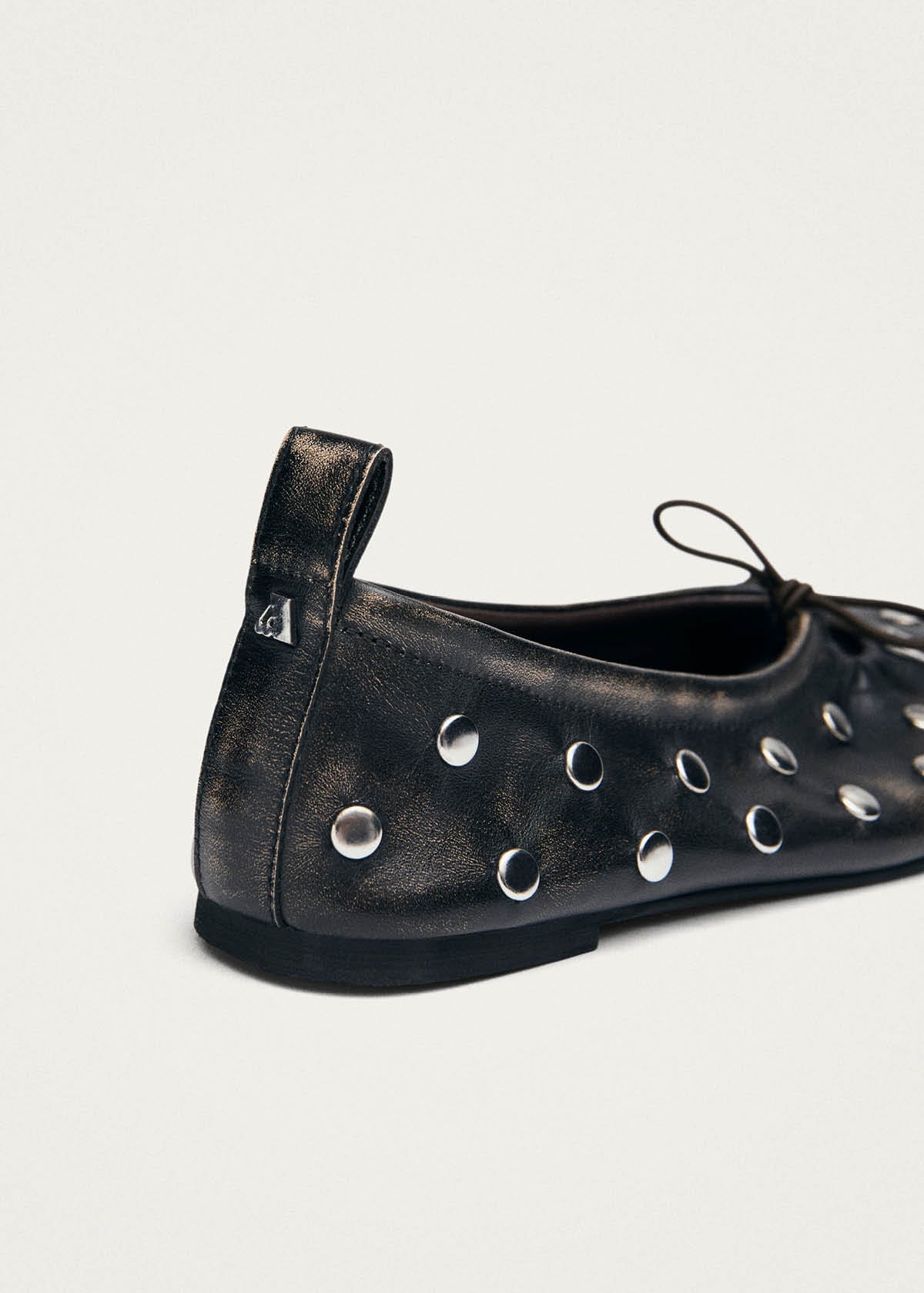Rosalind All Studs Ballerines en Cuir Marron Effet Vintage