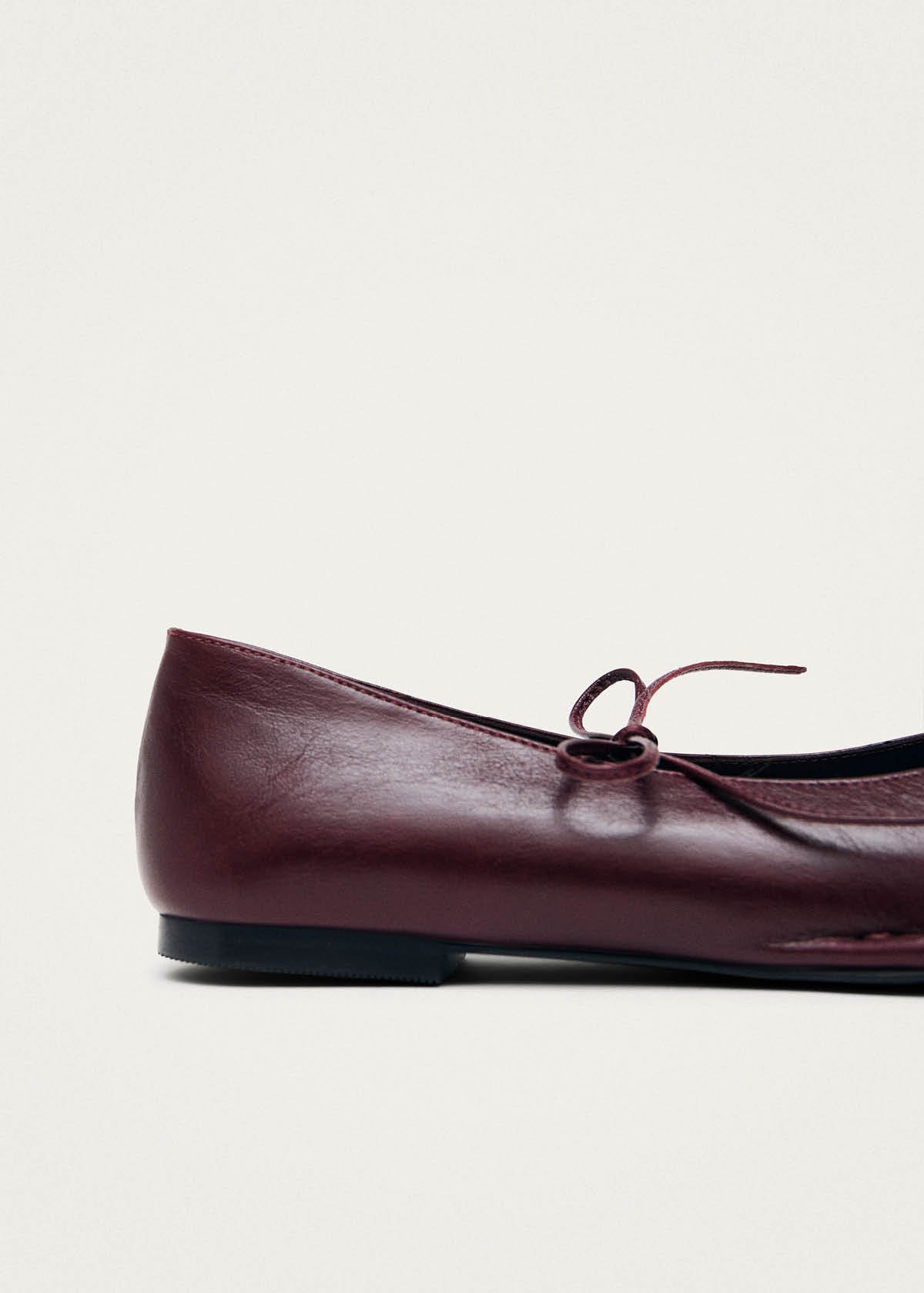 Sway Studs Ballerines en Cuir Bordeaux