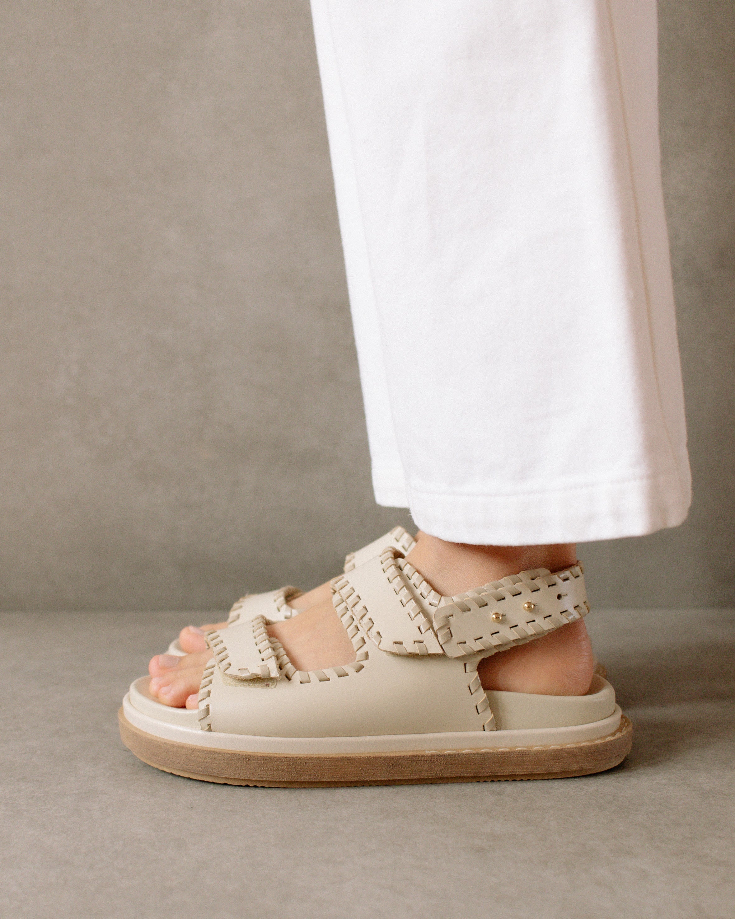 Barrel White and Beige Leather Sandals ALOHAS