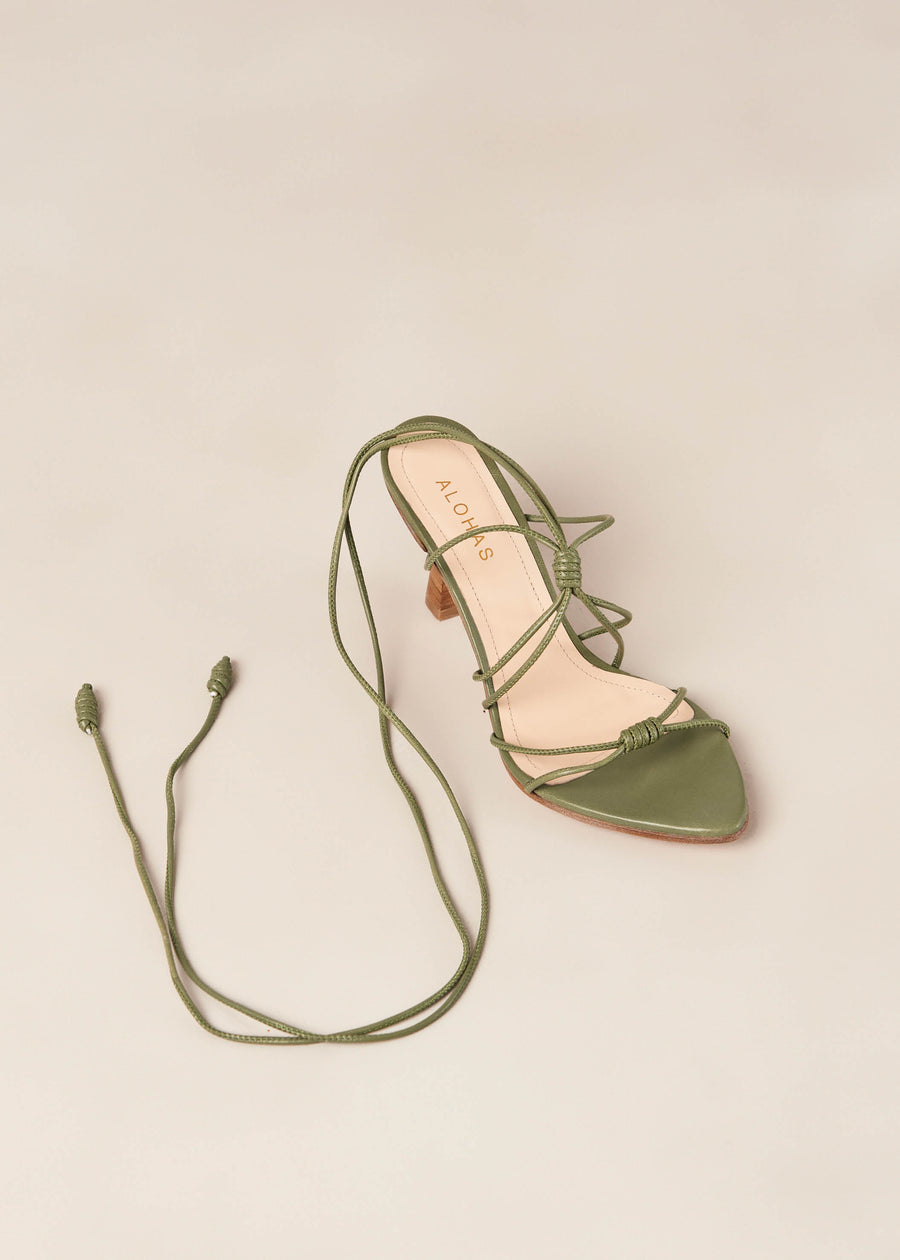 White jeans and green olive v-neck and lace-up heels - Alice In Cookingland