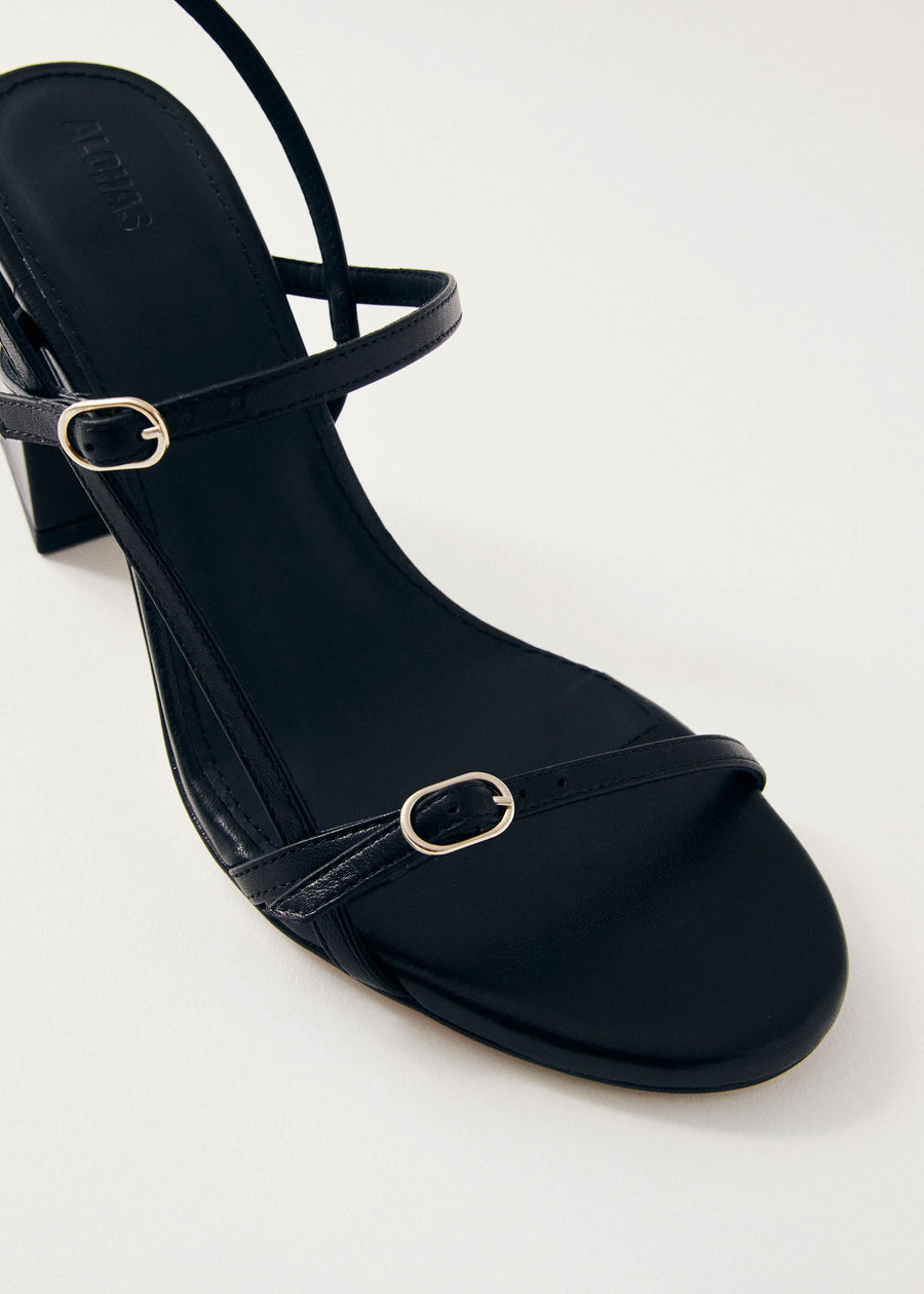 Elyn Black Leather Sandals