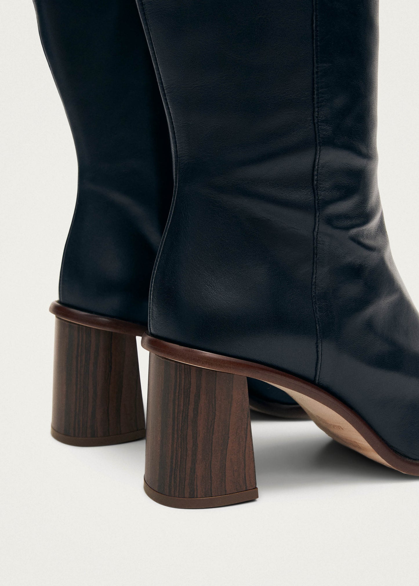 East Bottes en cuir noir