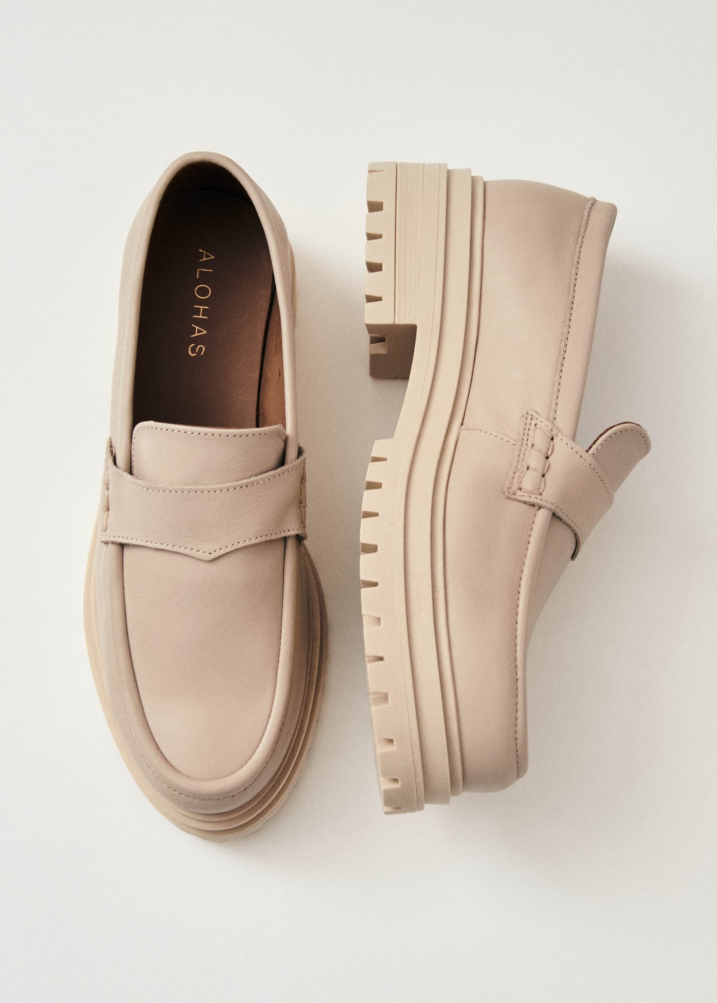 Obsidian Cream Leather Loafers