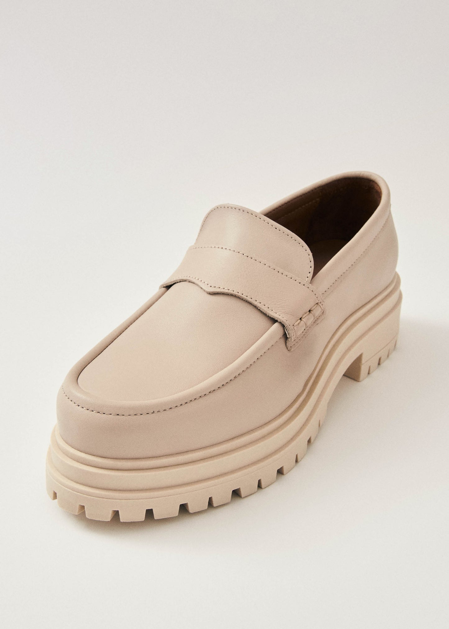 Obsidian Cream Leather Loafers