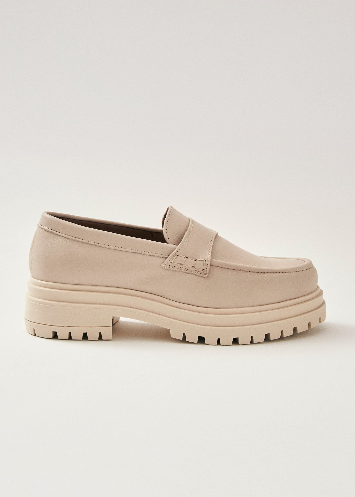 Obsidian Cream Leather Loafers