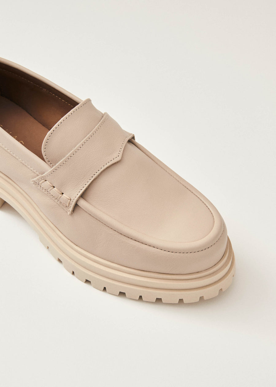 Obsidian Cream Leather Loafers