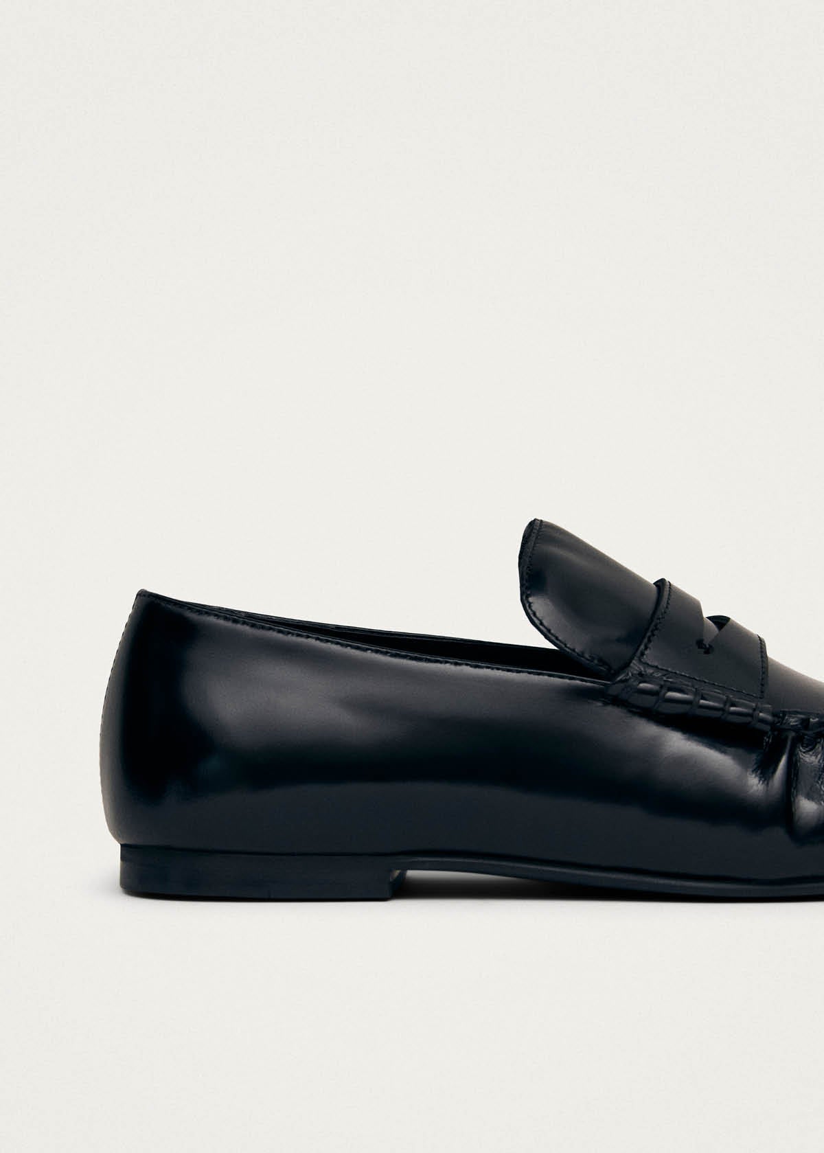 Aven Black Leather Loafers | ALOHAS