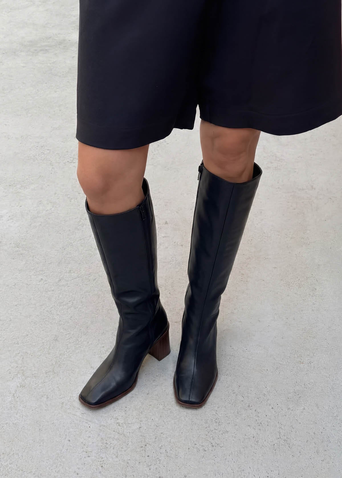 East Bottes en cuir noir