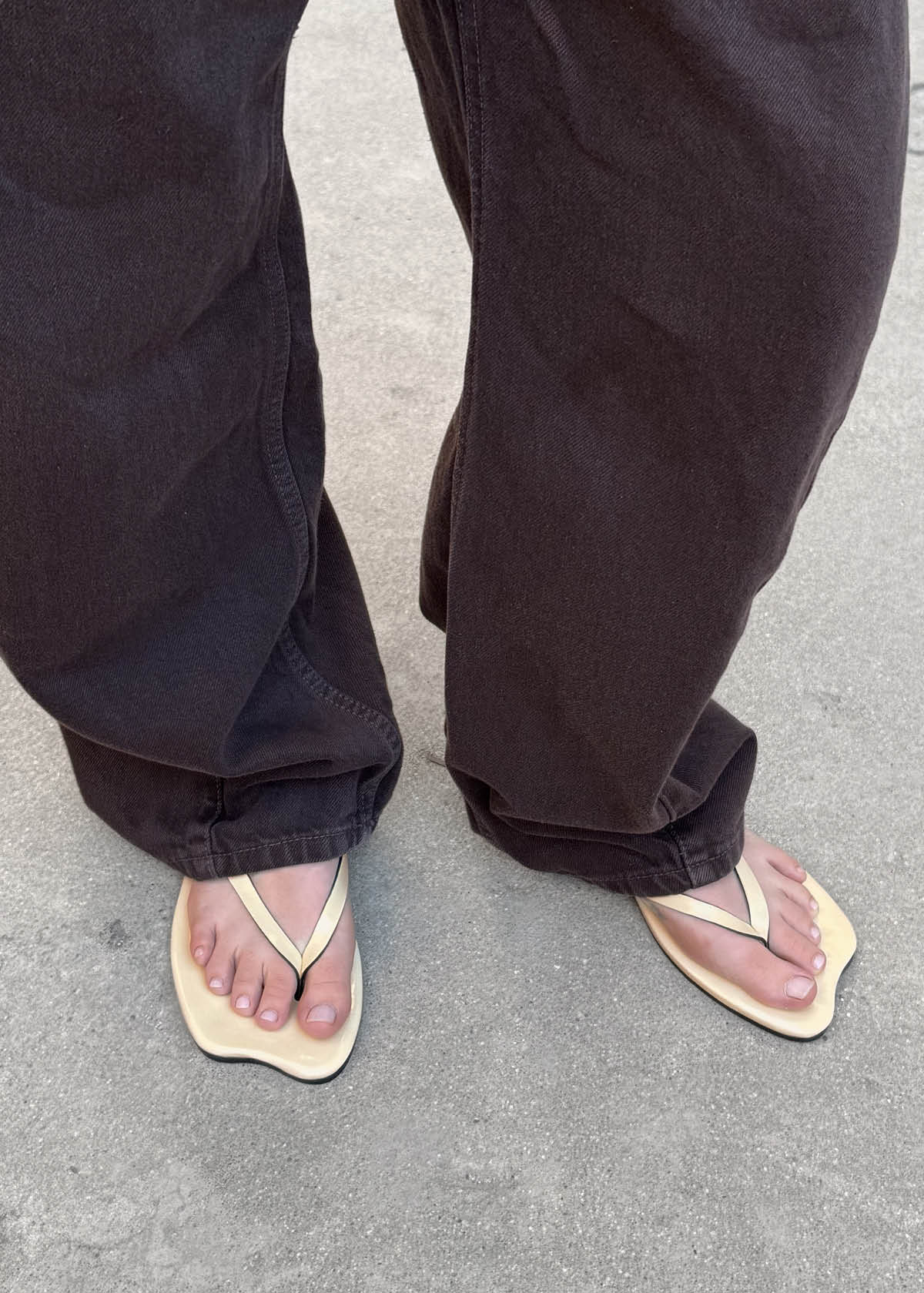 Echo Patente Creme-Leder Sandalen