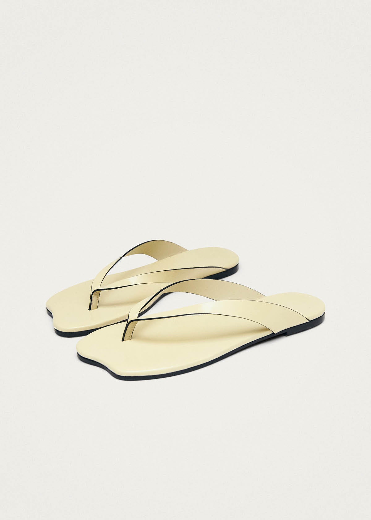 Echo Patente Creme-Leder Sandalen