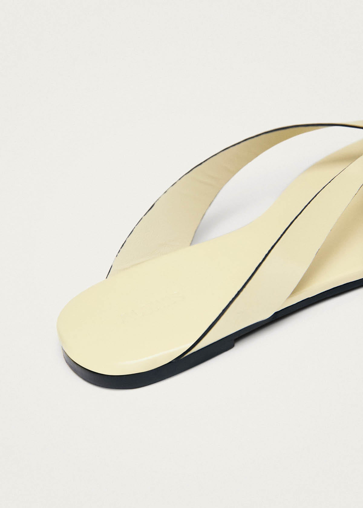 Echo Patente Creme-Leder Sandalen