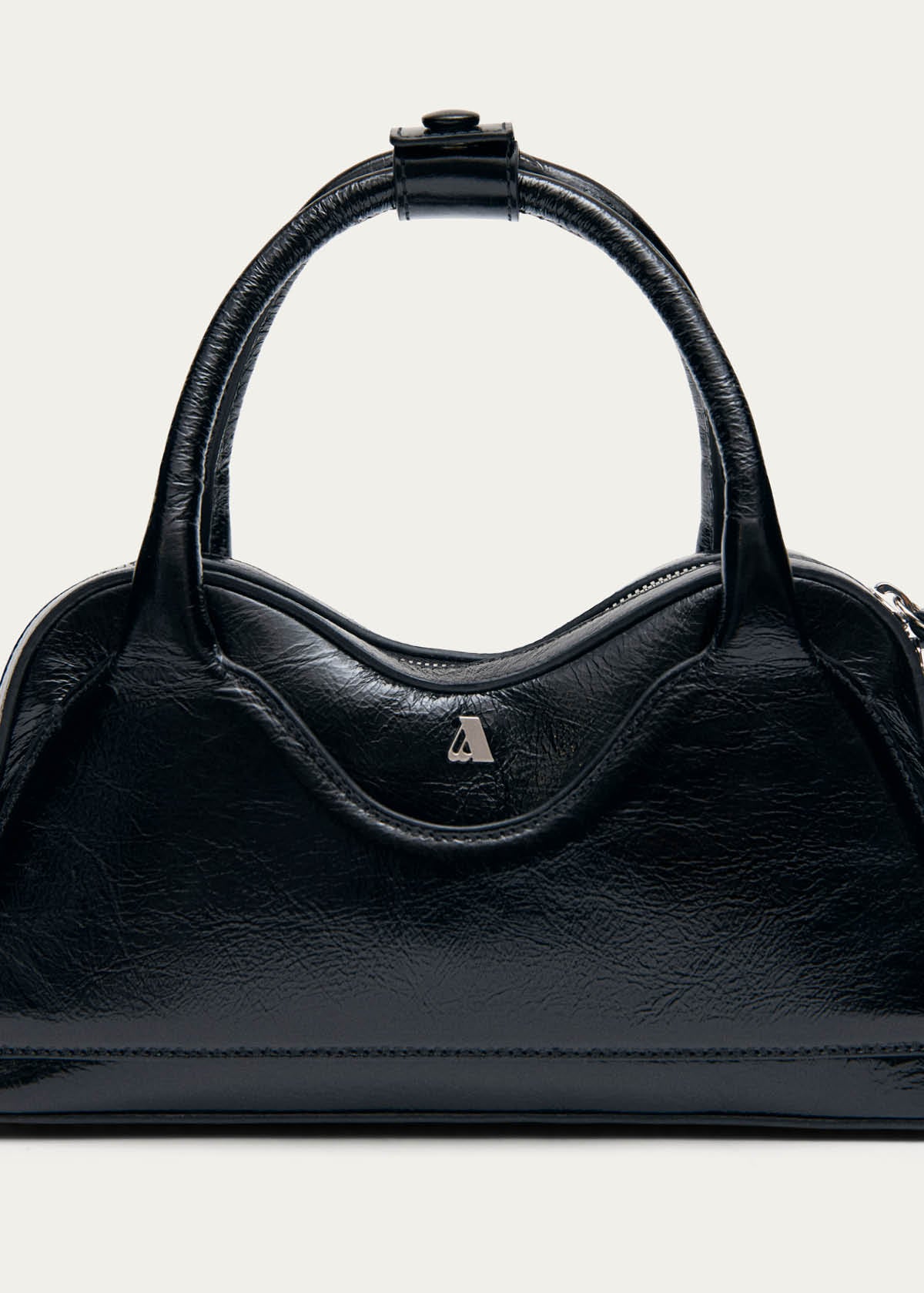 Hilma Mini Bolso de Cuero Negro Charol
