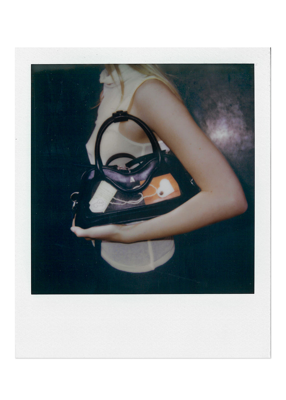Bolso pequeño Hilma de vinilo negro y cuero