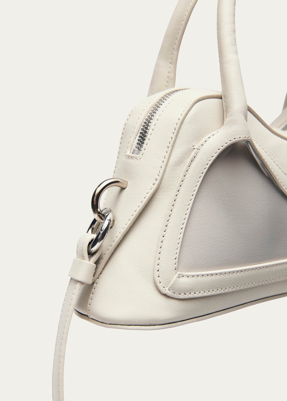 Bolso pequeño Hilma de vinilo blanco y cuero