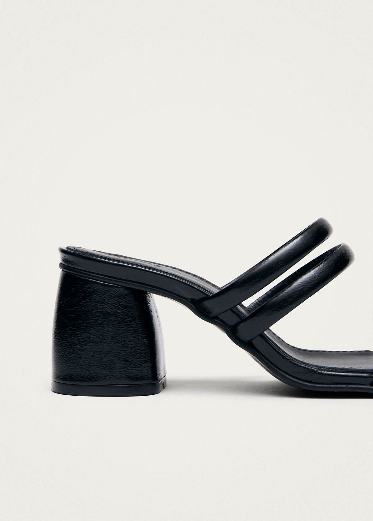 Indiana Rift Black Leather Sandals