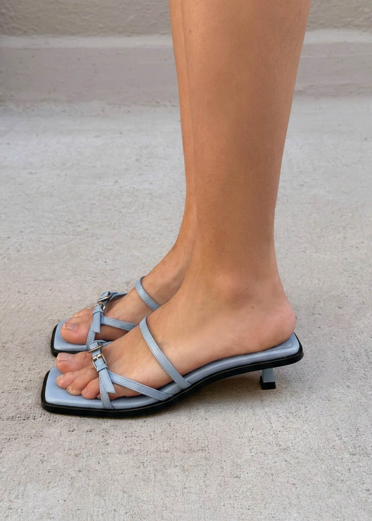 Sandalias de cuero azul Liko