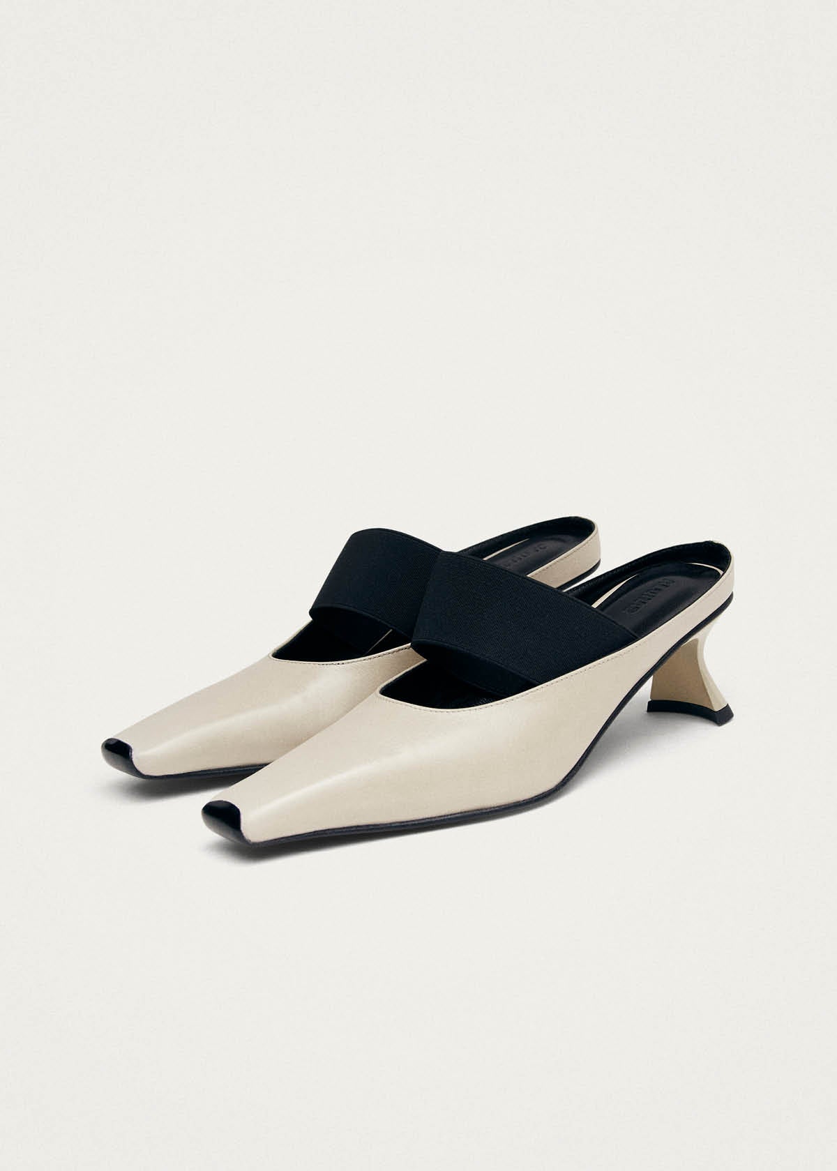 Lokahi Rift Tacones de Cuero Color Crema