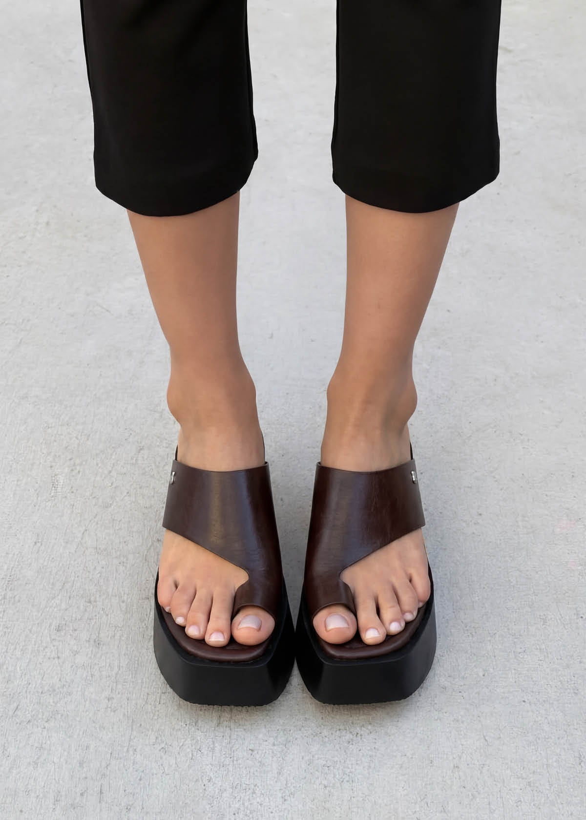 Nova Rift Brown Leather Sandals