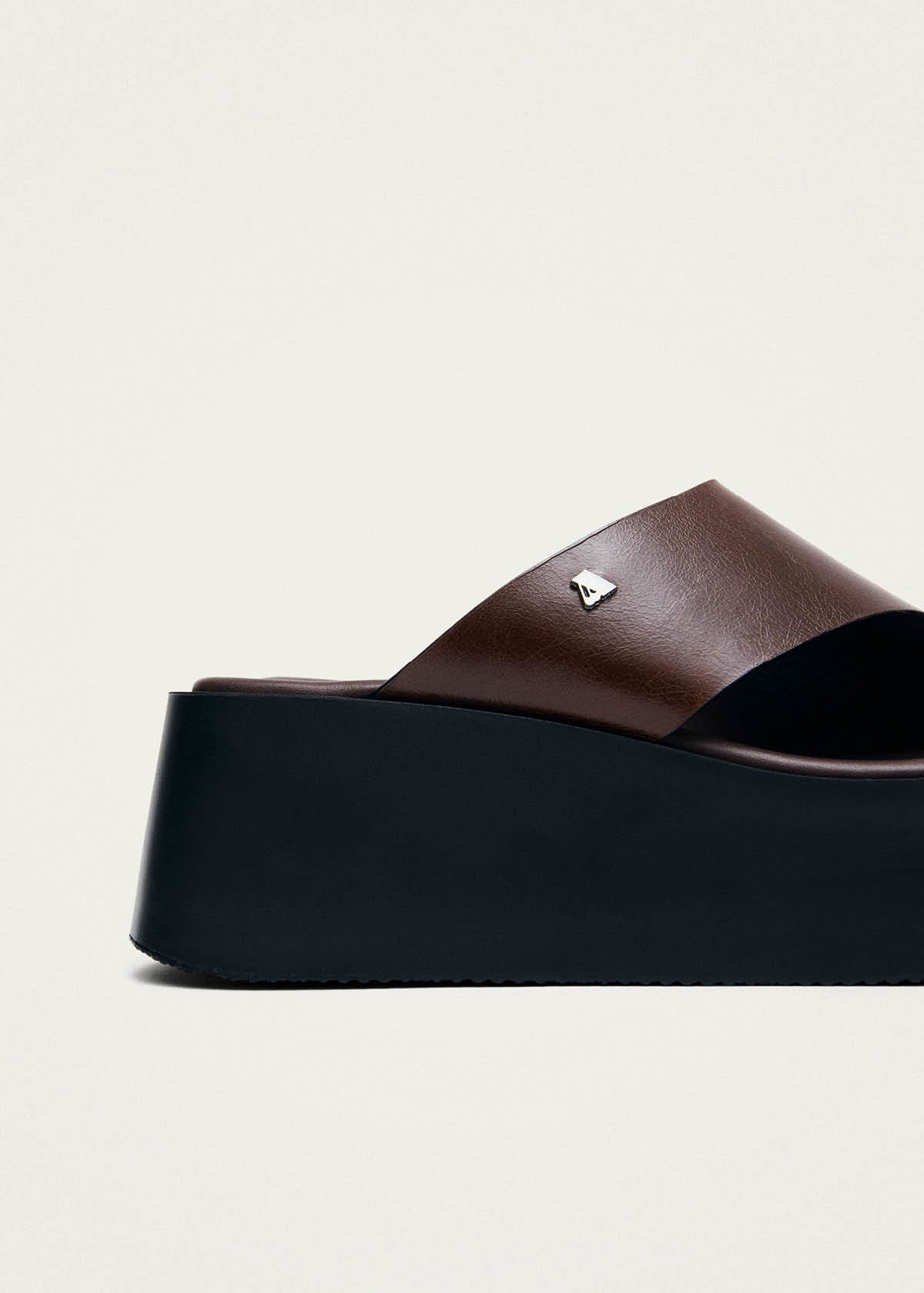 Nova Rift Brown Leather Sandals