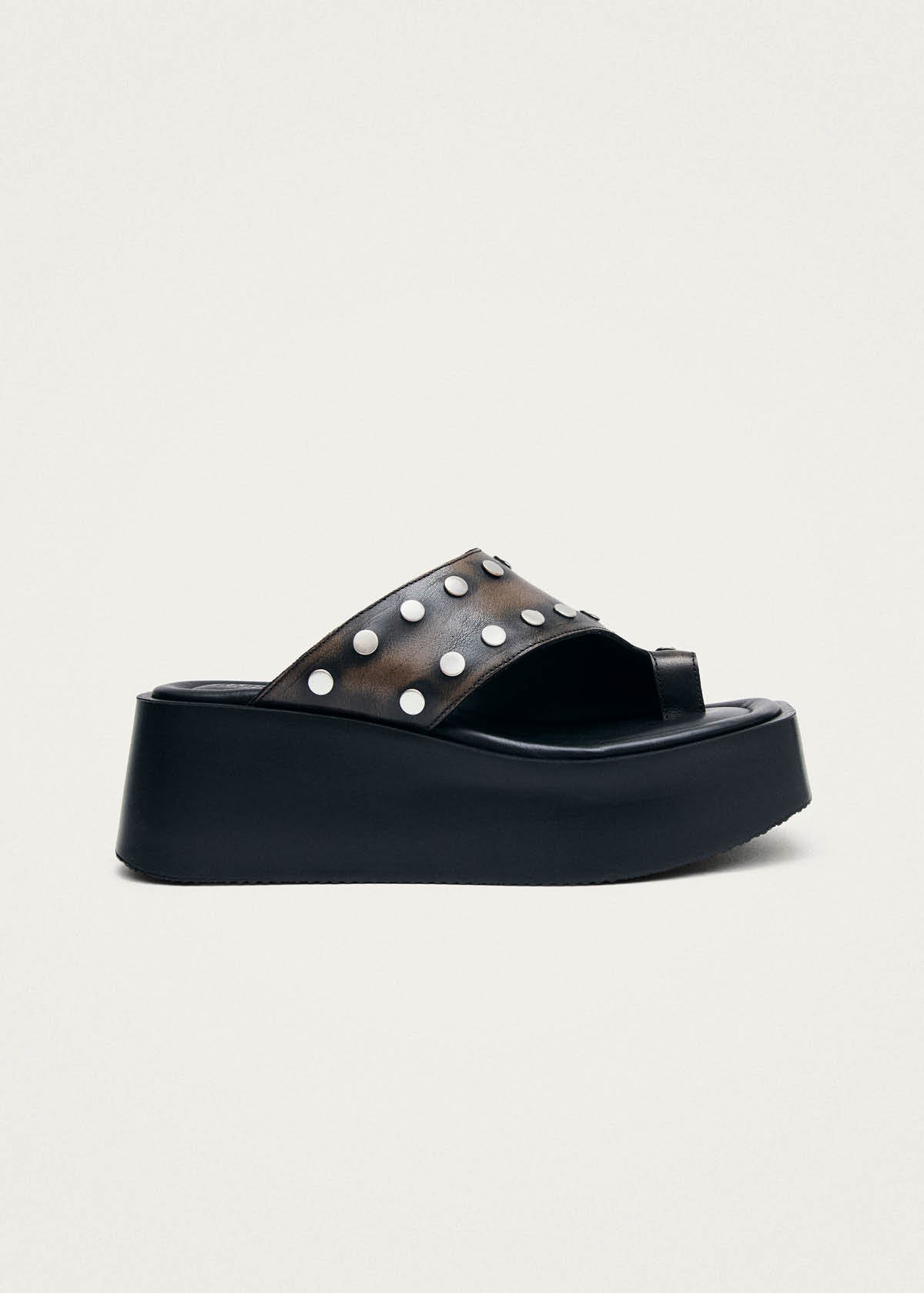 Nova Studs Vintage Effect Brown | ALOHAS