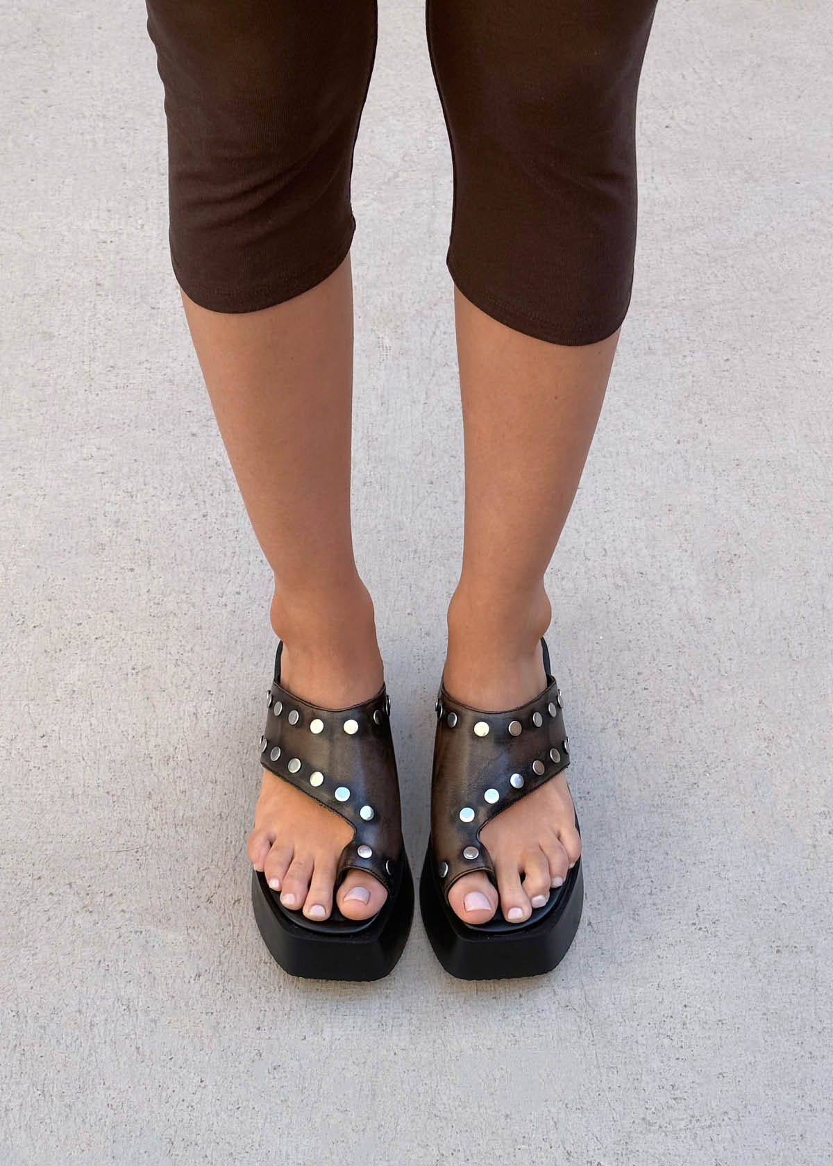 Nova Studs Vintage Effect Brown | ALOHAS