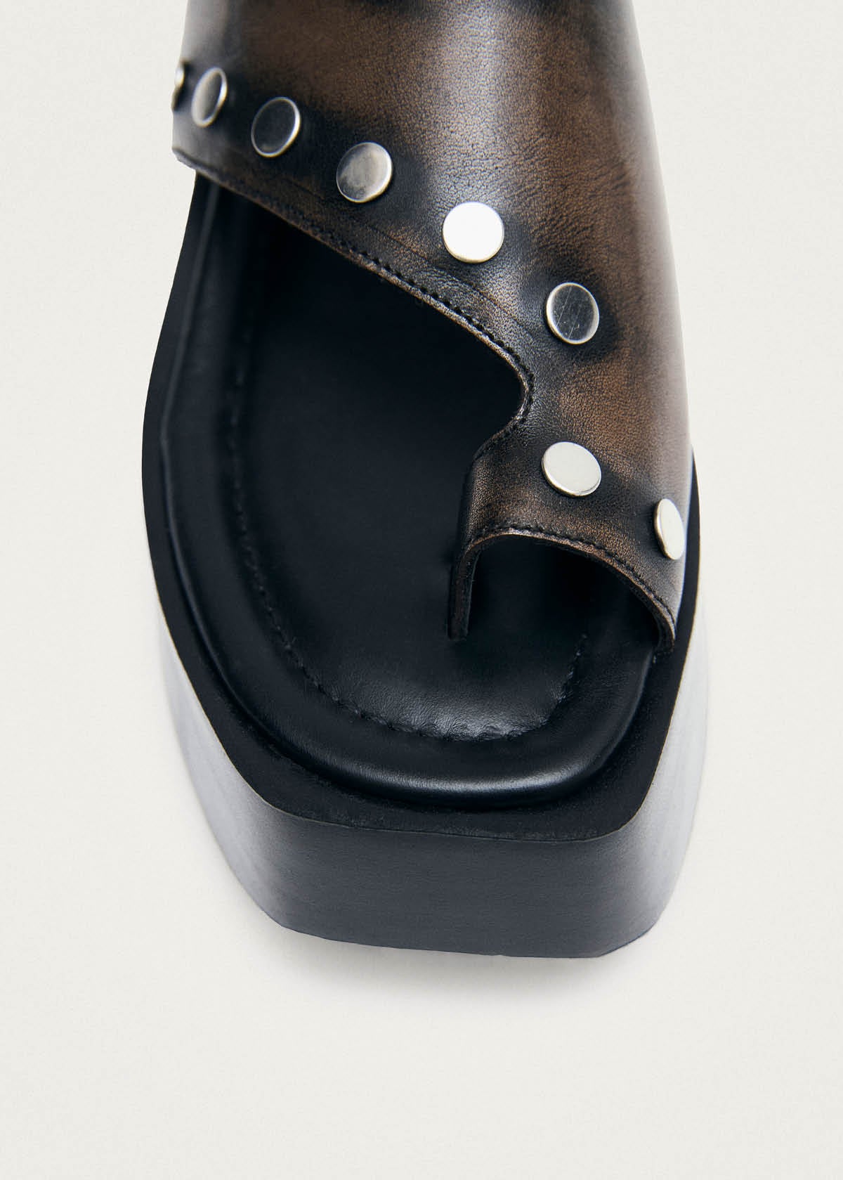 Nova Studs Vintage Effect Brown | ALOHAS