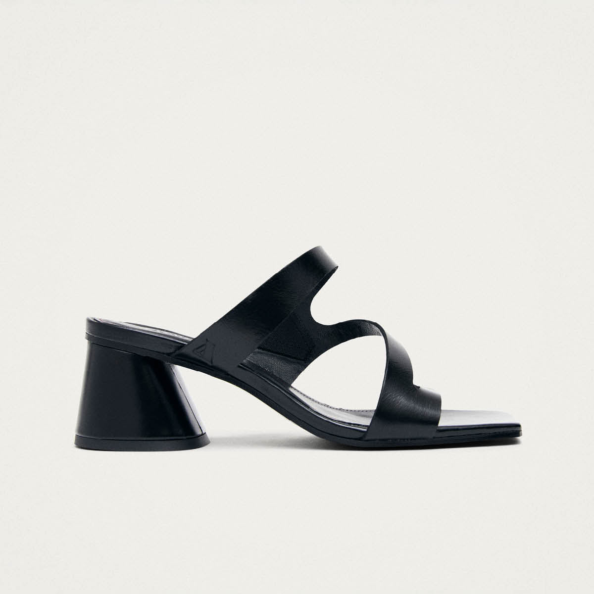 Orielle Rift Sandali in Pelle Nera