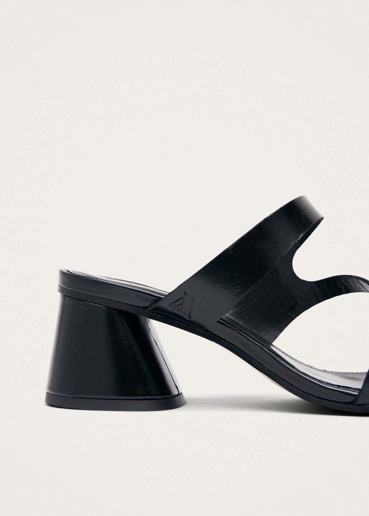 Orielle Rift Sandali in Pelle Nera