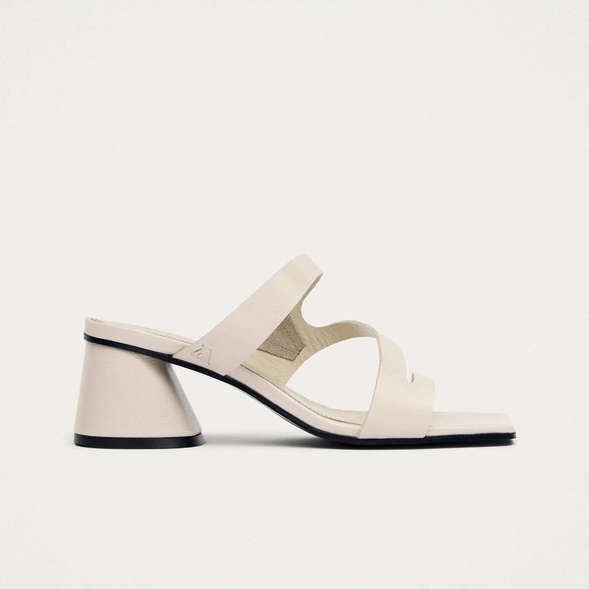 Orielle Rift Creme-Leder Sandalen