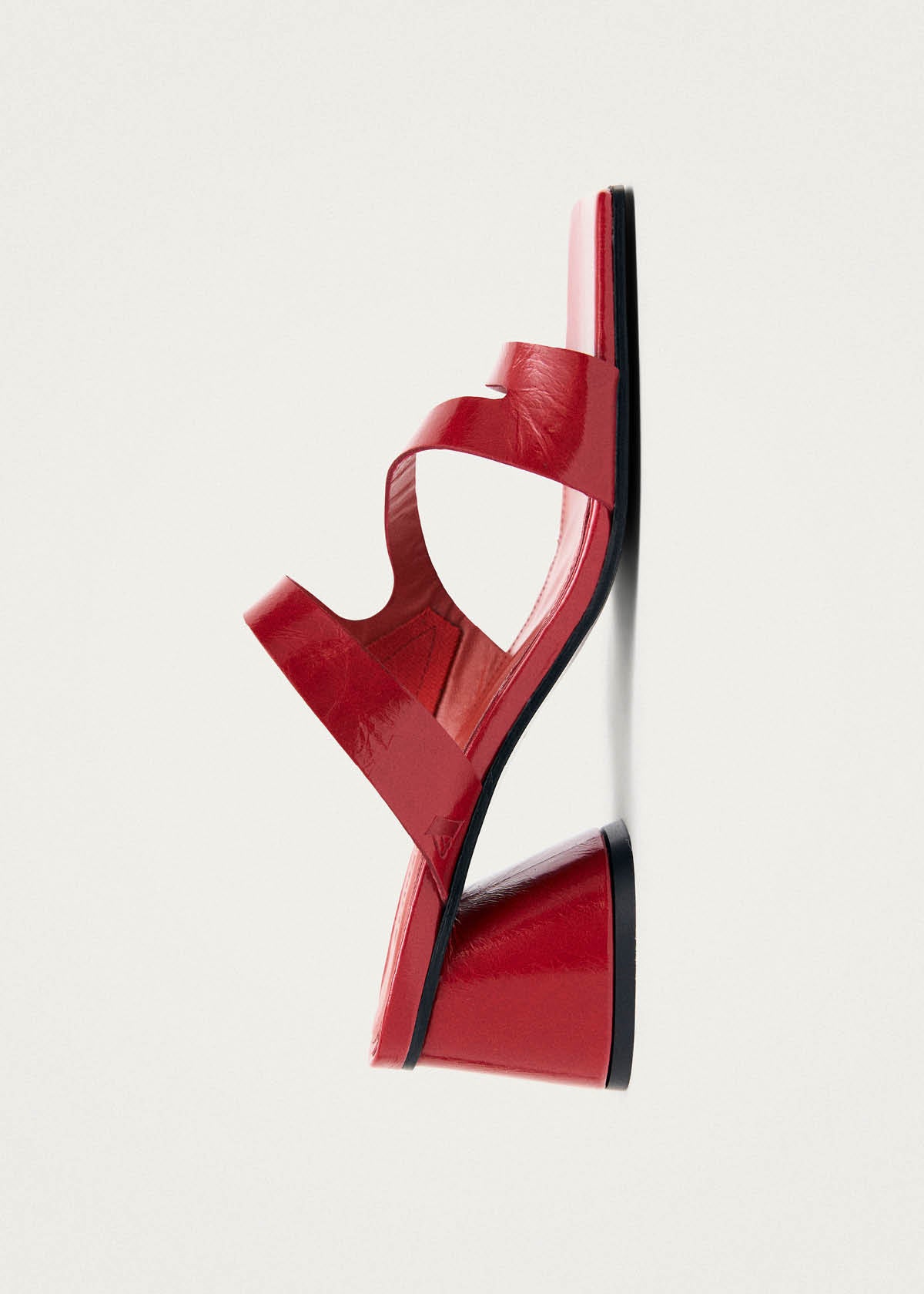 Orielle Rift Rote Leder Sandalen