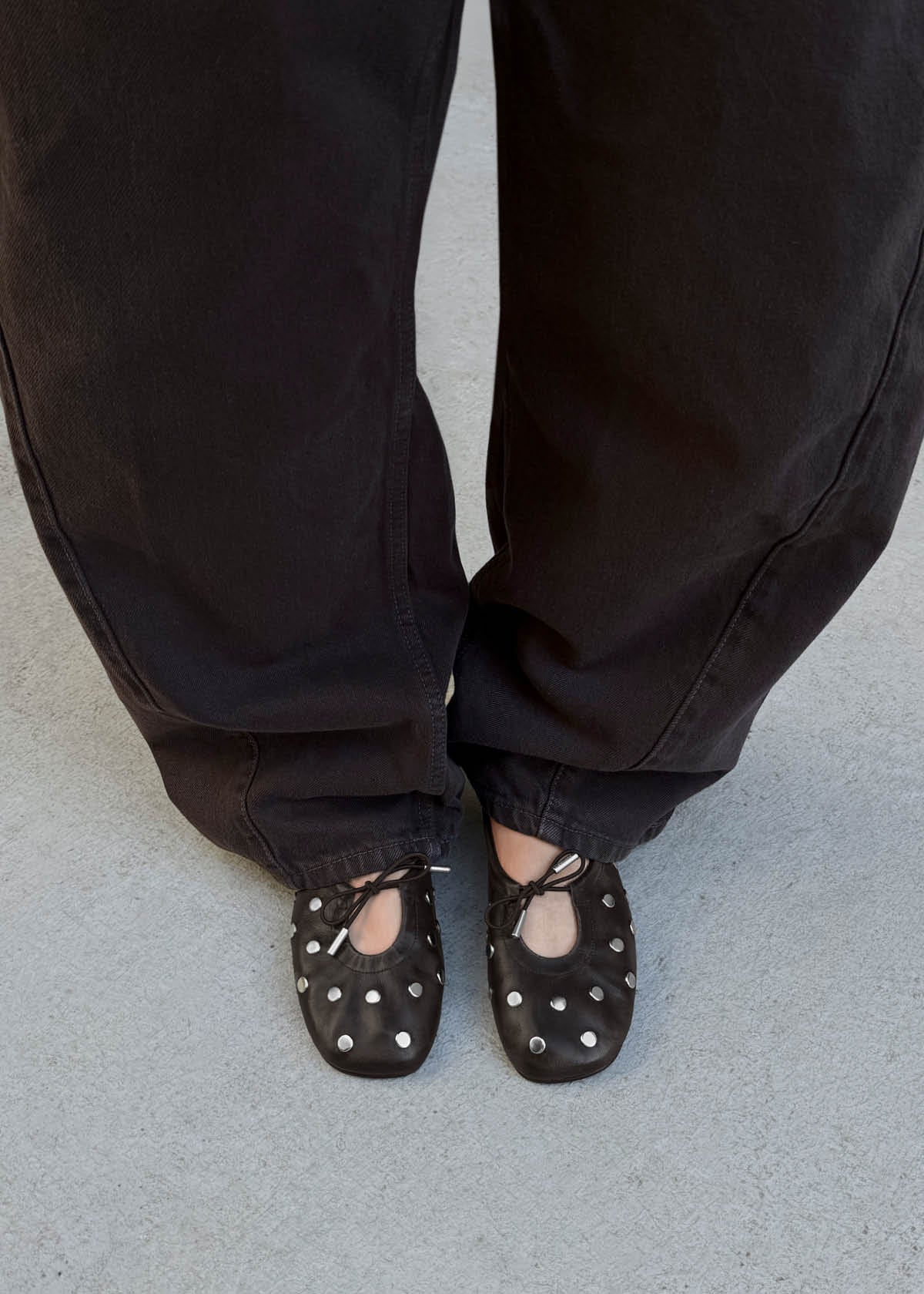 Rosalind All Studs Vintage-Effekt braune Leder Ballerinas