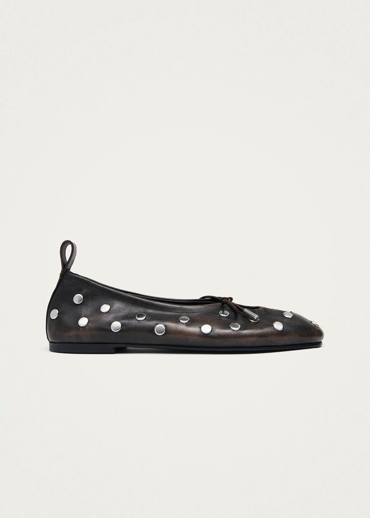 Rosalind All Studs Vintage-Effekt braune Leder Ballerinas