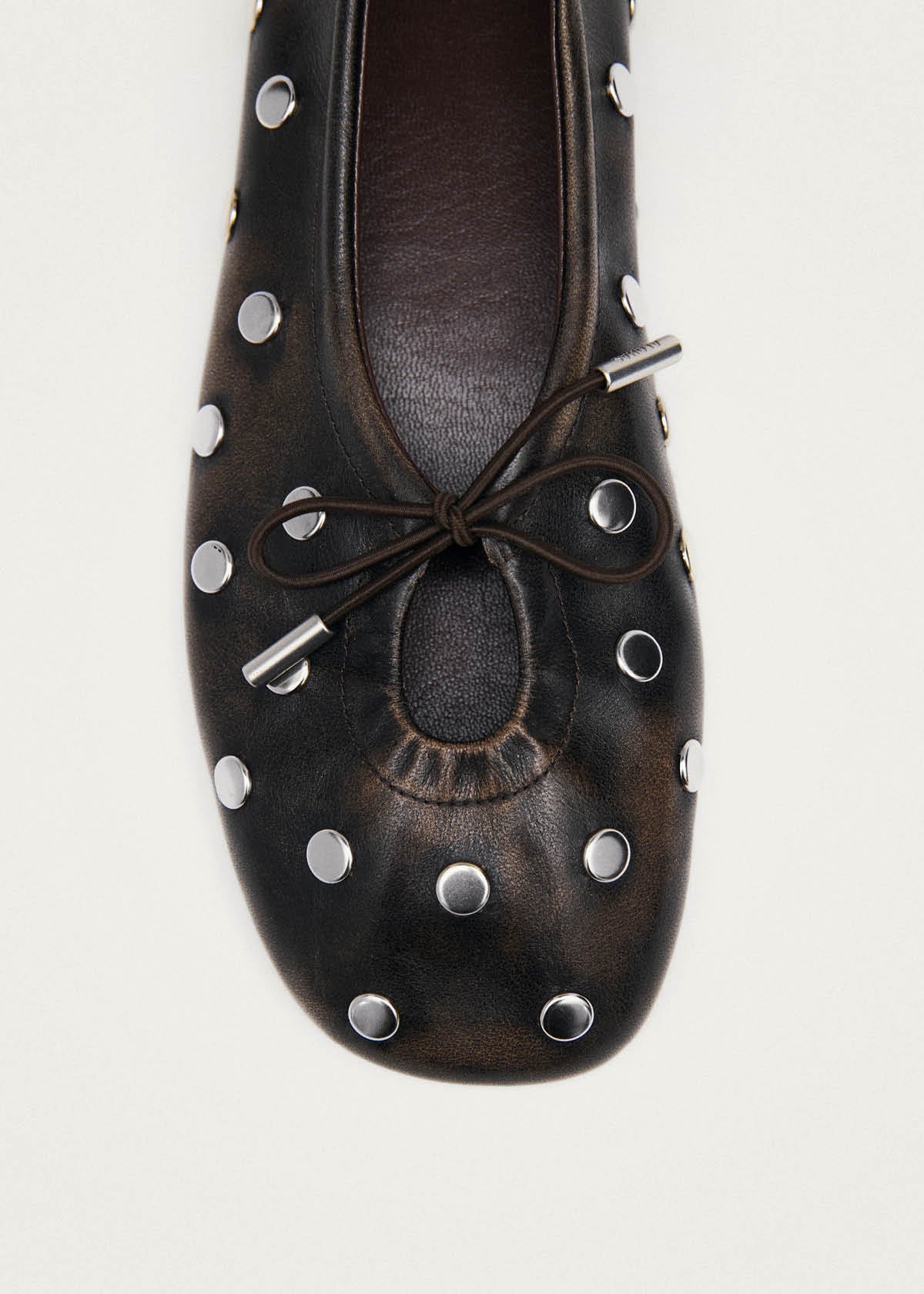 Rosalind All Studs Vintage-Effekt braune Leder Ballerinas