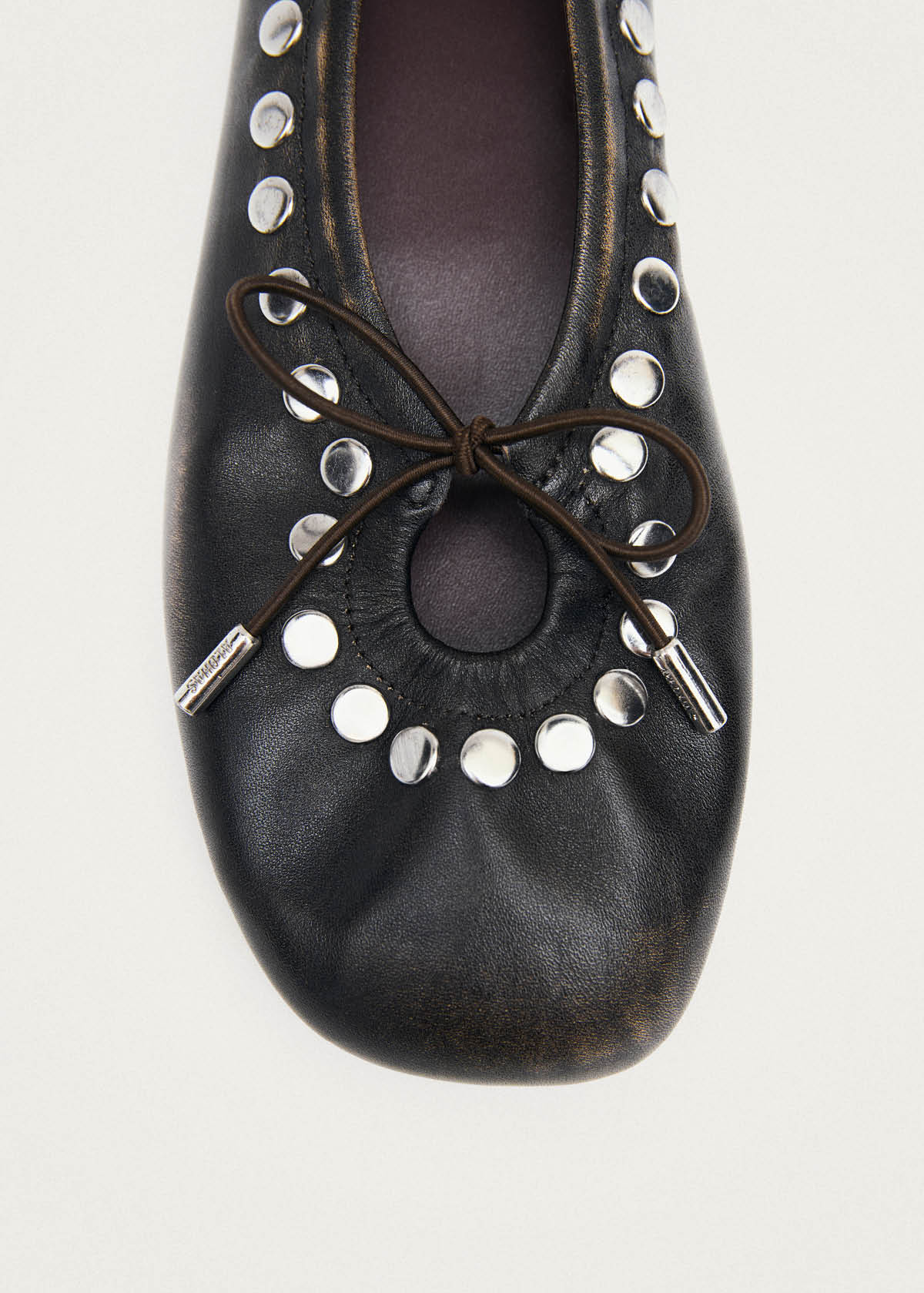 Ballerines Rosalind à clous effet vintage en cuir marron