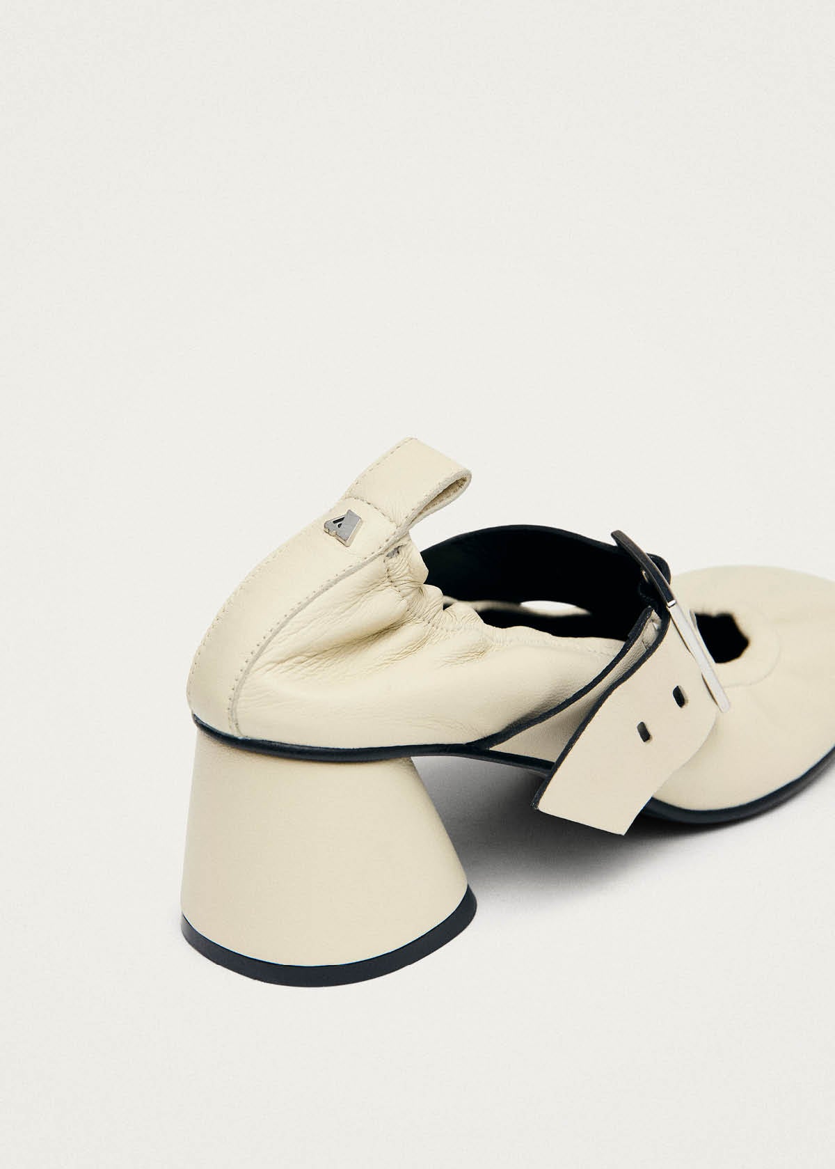 Rowena Cremefarbene Leder Pumps