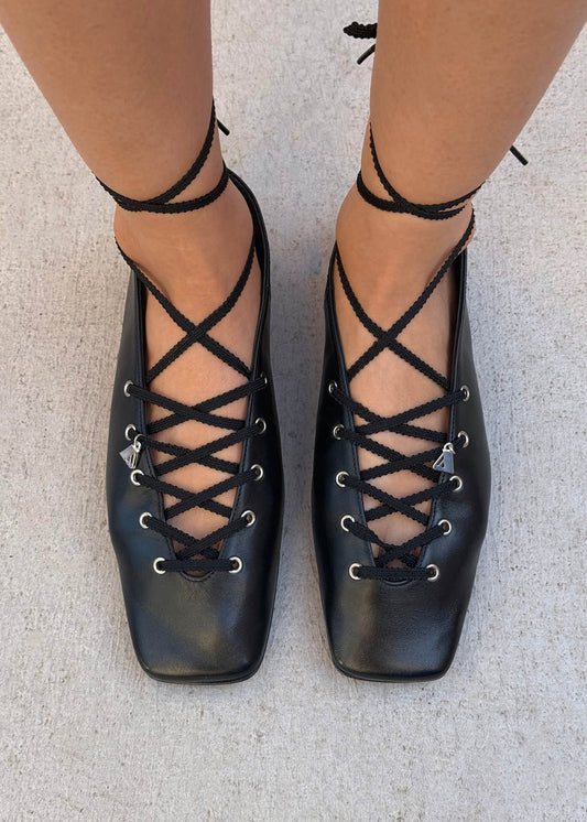 Suna Schwarze Leder-Ballerinas-image