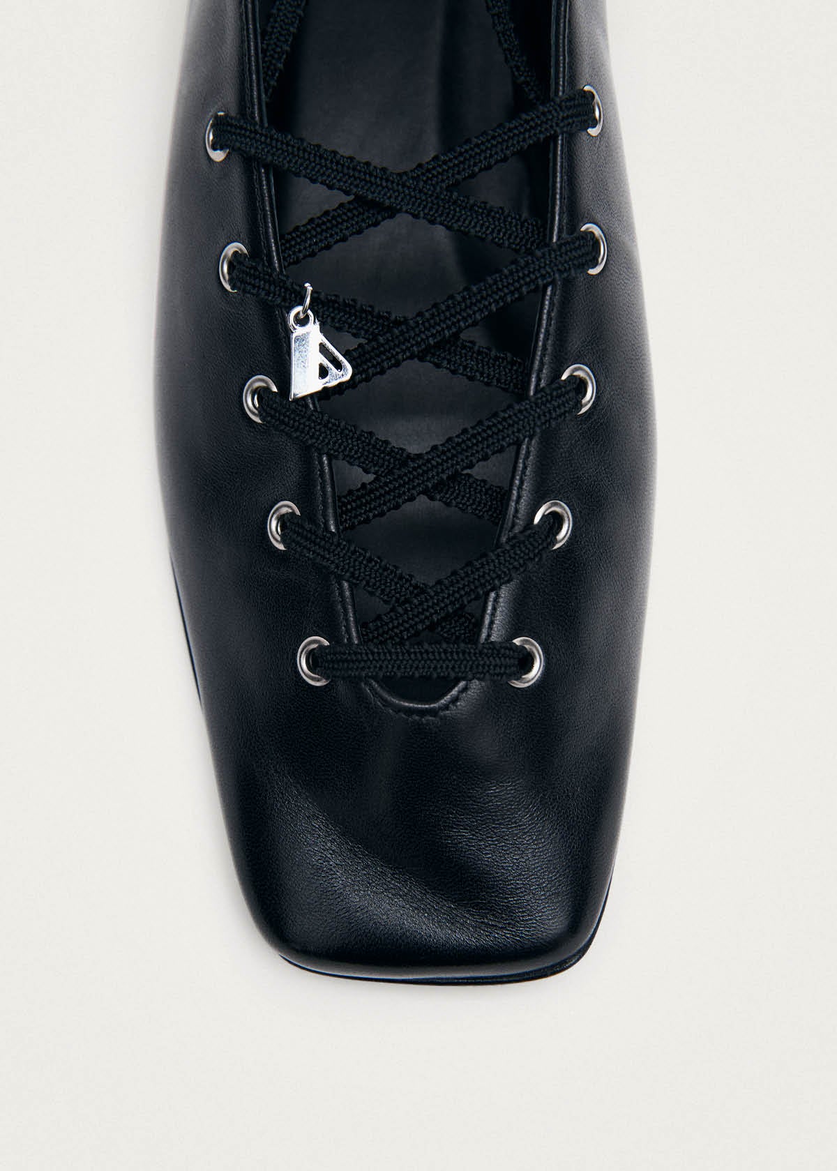 Suna Schwarze Leder-Ballerinas