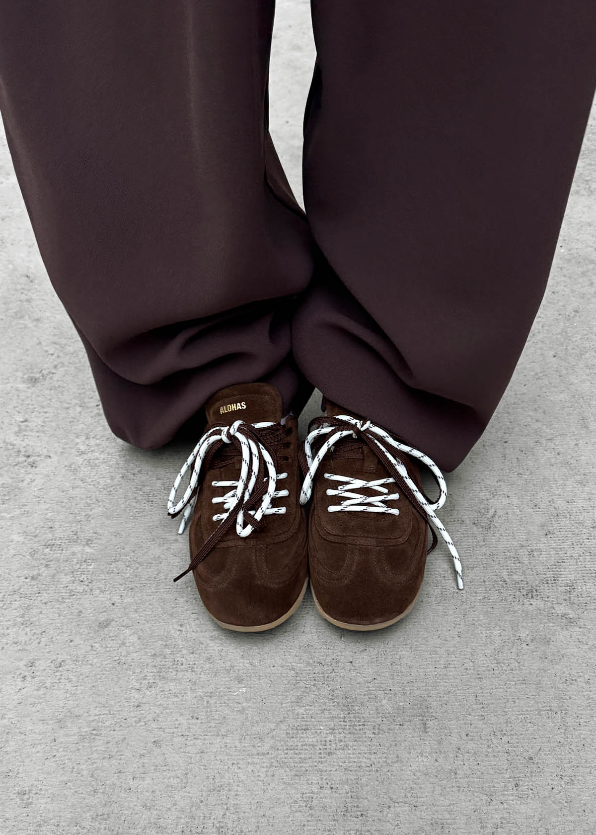 Tb.24 Zapatillas de Cuero Ante Color Marrón Chocolate