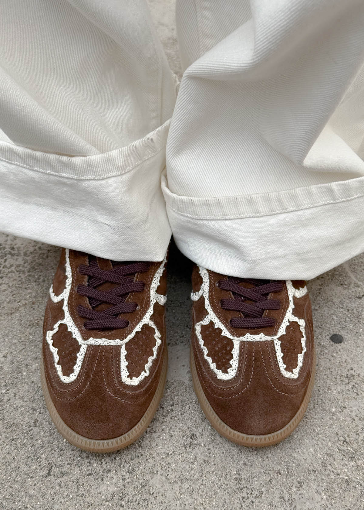 Tb 490 Zapatillas De Cuero Color Chocolate Con Crochet ALOHAS tb-490-zapatillas-de-cuero-color-chocolate-con-crochet-alohas