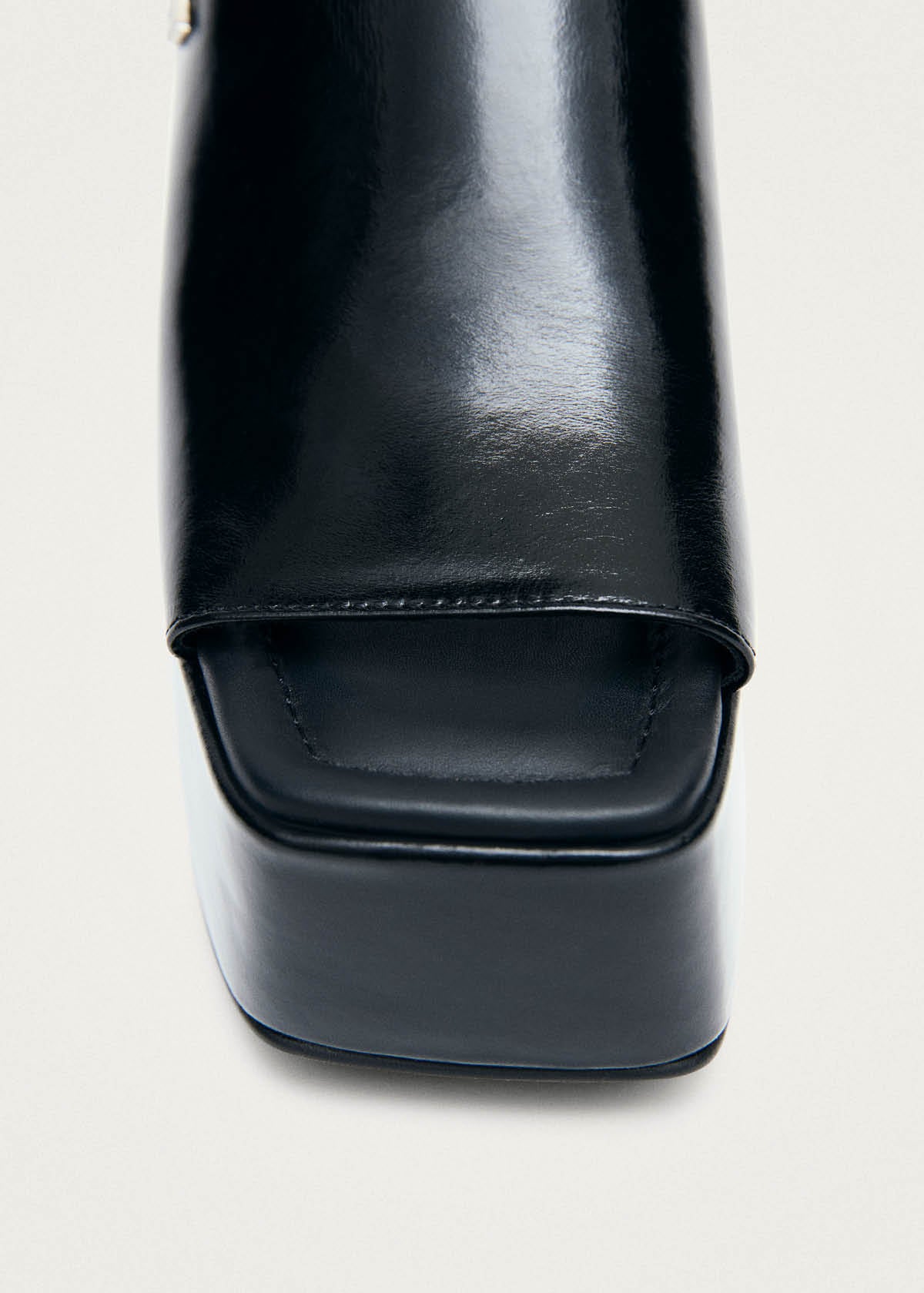 Vale Patent Schwarze Ledersandalen