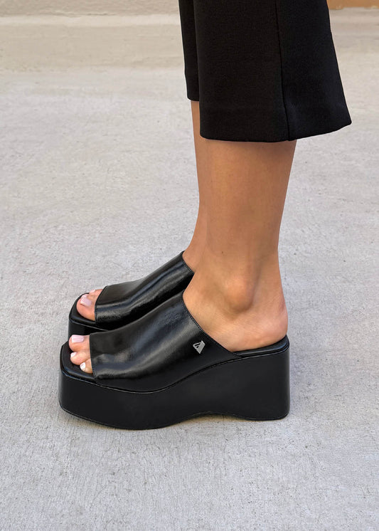 Vale Patent Schwarze Ledersandalen-image