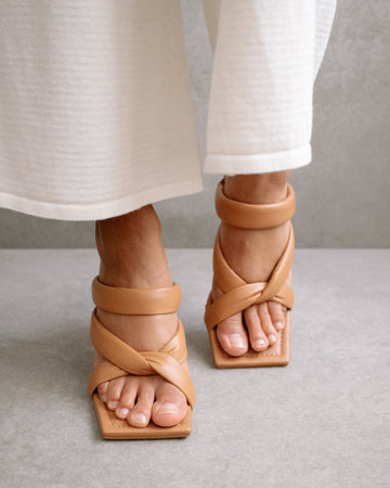 UGG | Camel Women's Sandals | YOOX