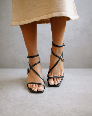 Manhattan - Black Leather Sandals