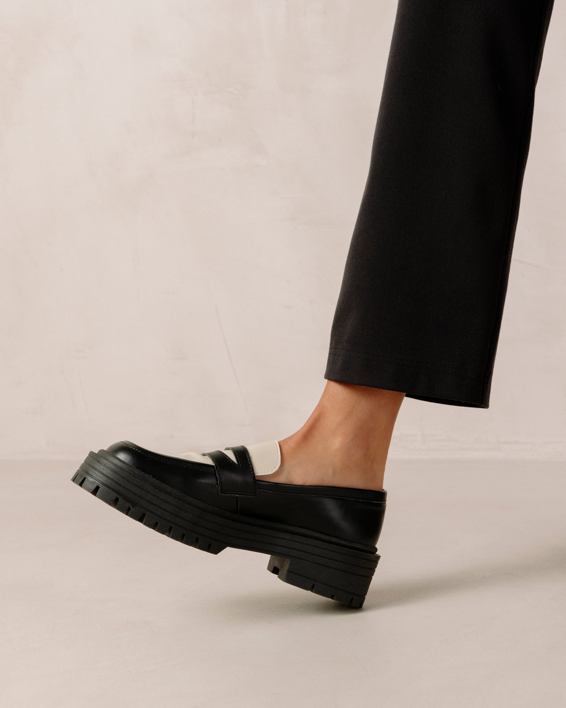 Mask Black White Loafers Svegan