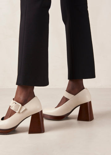 Cream store leather pumps