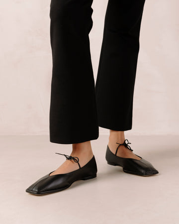 Sway - Black Leather Flats