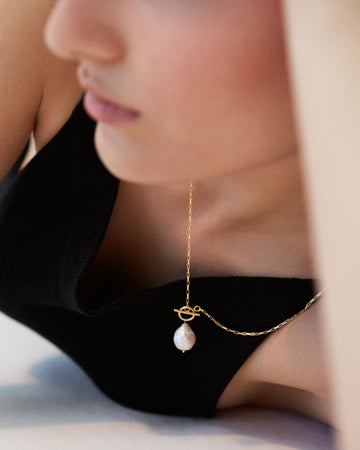 Teardrop pearl necklace on sale gold