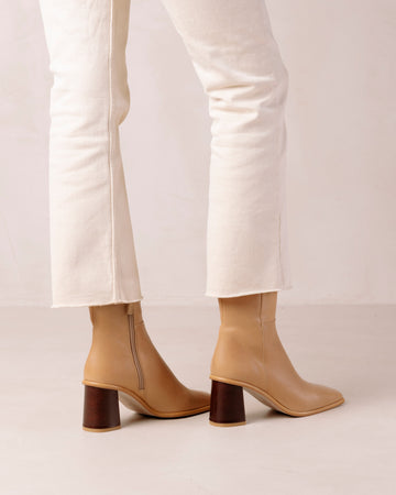 West Beige Leather Boots ALOHAS