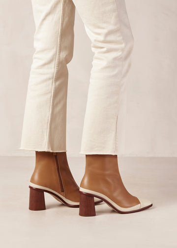 West Retro Camel Cream Leather Boots